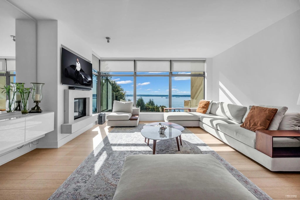 3315 Cypress Place 401, West Vancouver