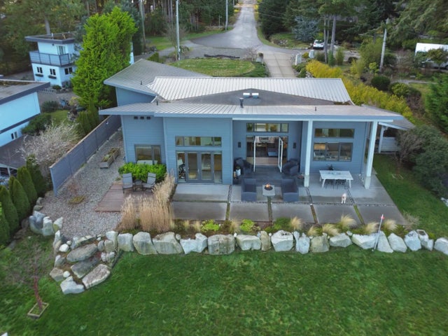 7503 Eureka Place, Halfmoon Bay