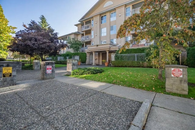 13733 74 Avenue 203, Surrey