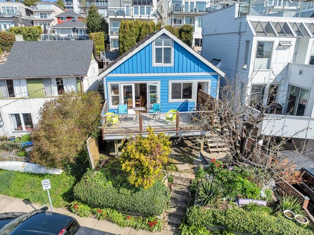 15161 Victoria Avenue, White Rock