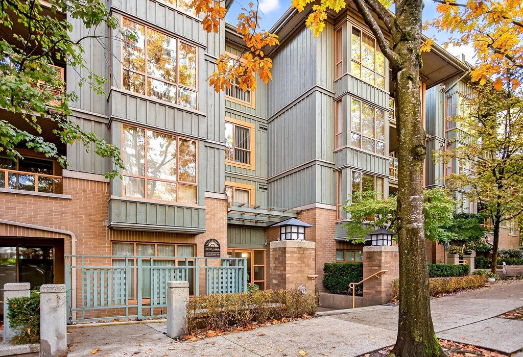 285 Newport Drive Drive 415, Port Moody