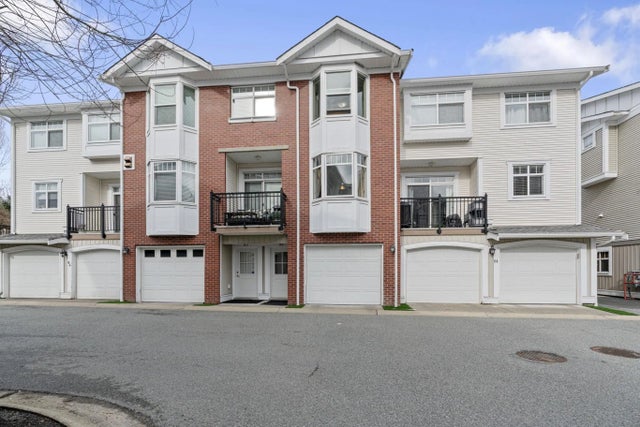 19551 66 Avenue 82, Surrey