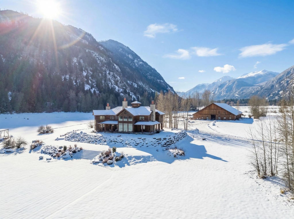 9115 Pemberton Meadows Road, Pemberton