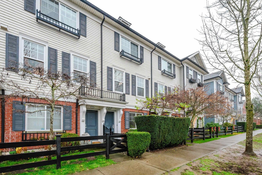 18983 72a Avenue 38, Surrey