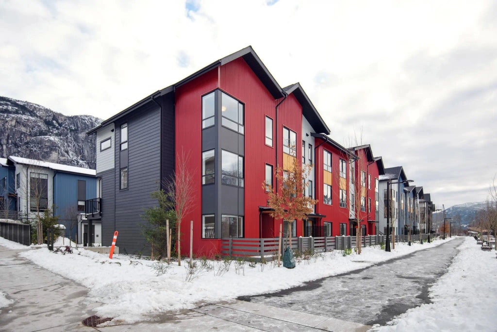 38087 Helm Way, Squamish