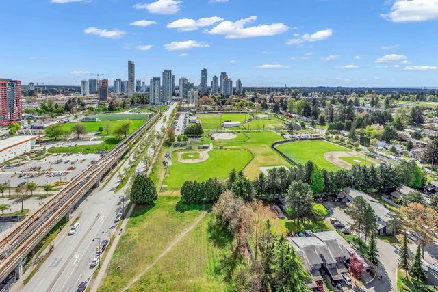 10777 University Drive 2404, Surrey
