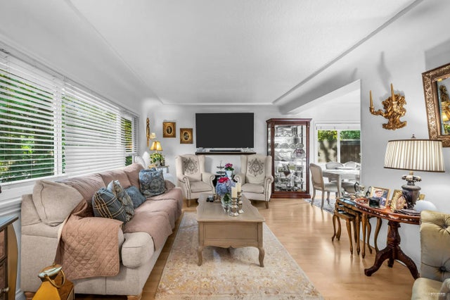 1052 Montroyal Boulevard, North Vancouver