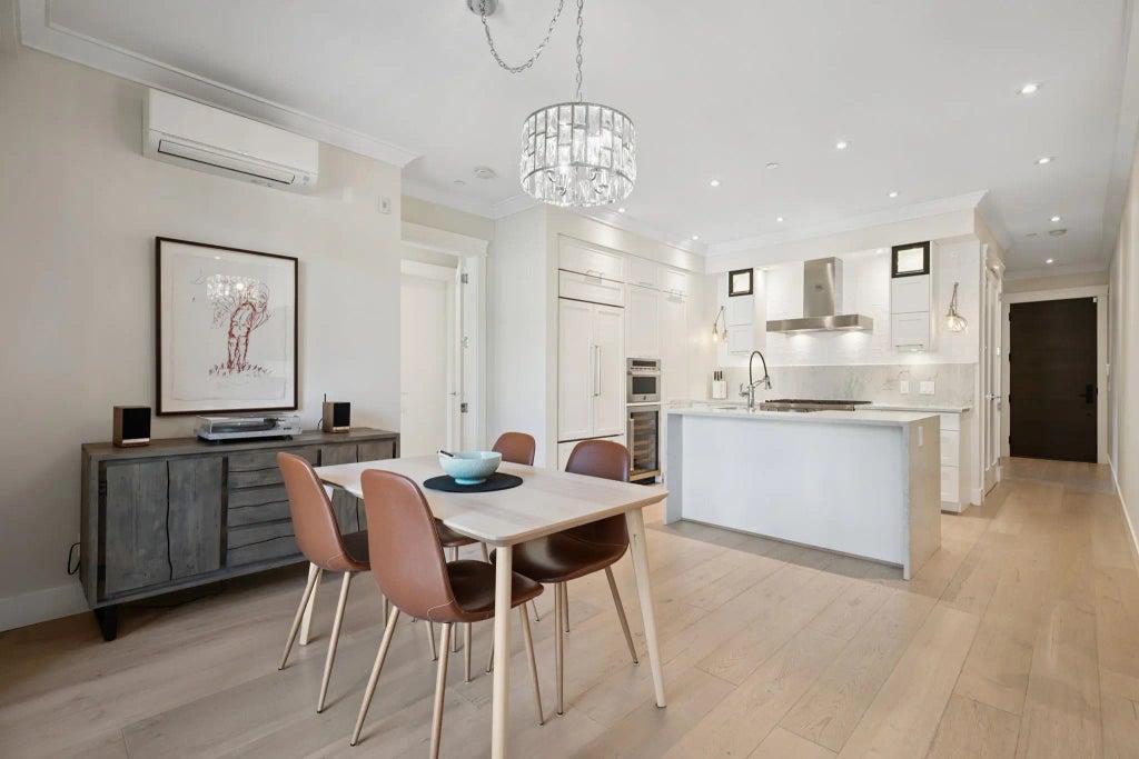 23189 Francis Avenue 206, Langley