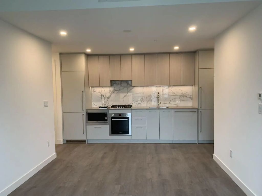 6468 Willingdon Avenue 1005, Burnaby