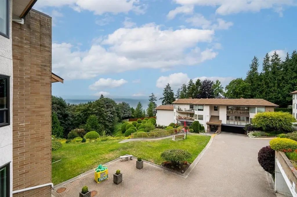 1350 Vidal Street 406, White Rock