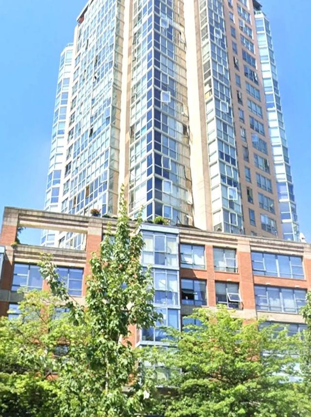 1233 Pacific Boulevard 71, Vancouver