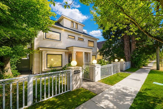 6576 Yew Street, Vancouver