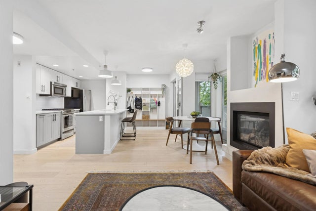 1288 Chesterfield Avenue Th4, North Vancouver