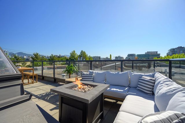 676 W 6th Avenue 220, Vancouver