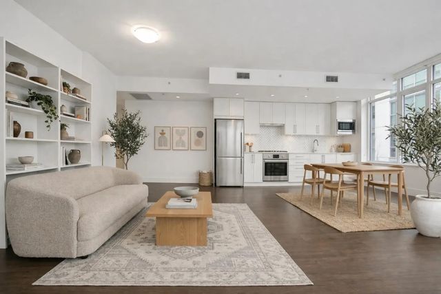2455 Kingsway 302, Vancouver