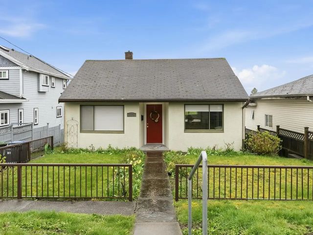2206 Eighth Avenue, New Westminster