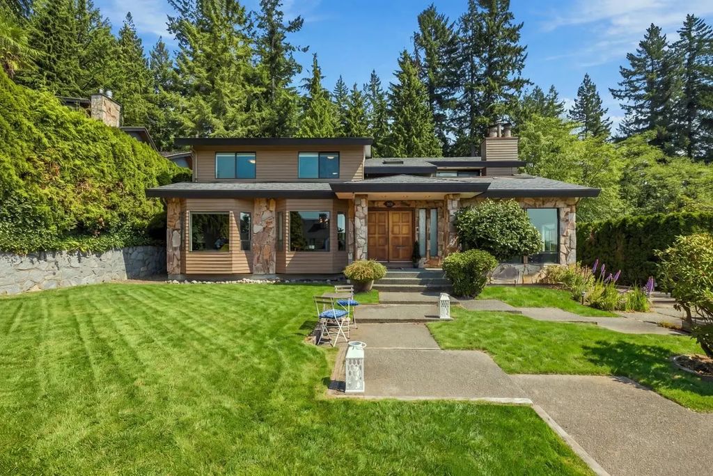 2008 Blairview Avenue, North Vancouver