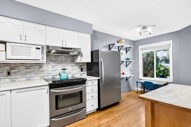 9045 Walnut Grove Drive 11, Langley