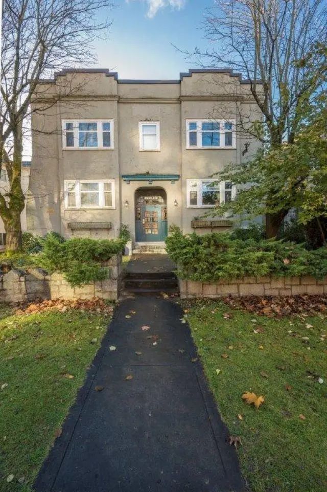 1086 W 10th 9, Vancouver