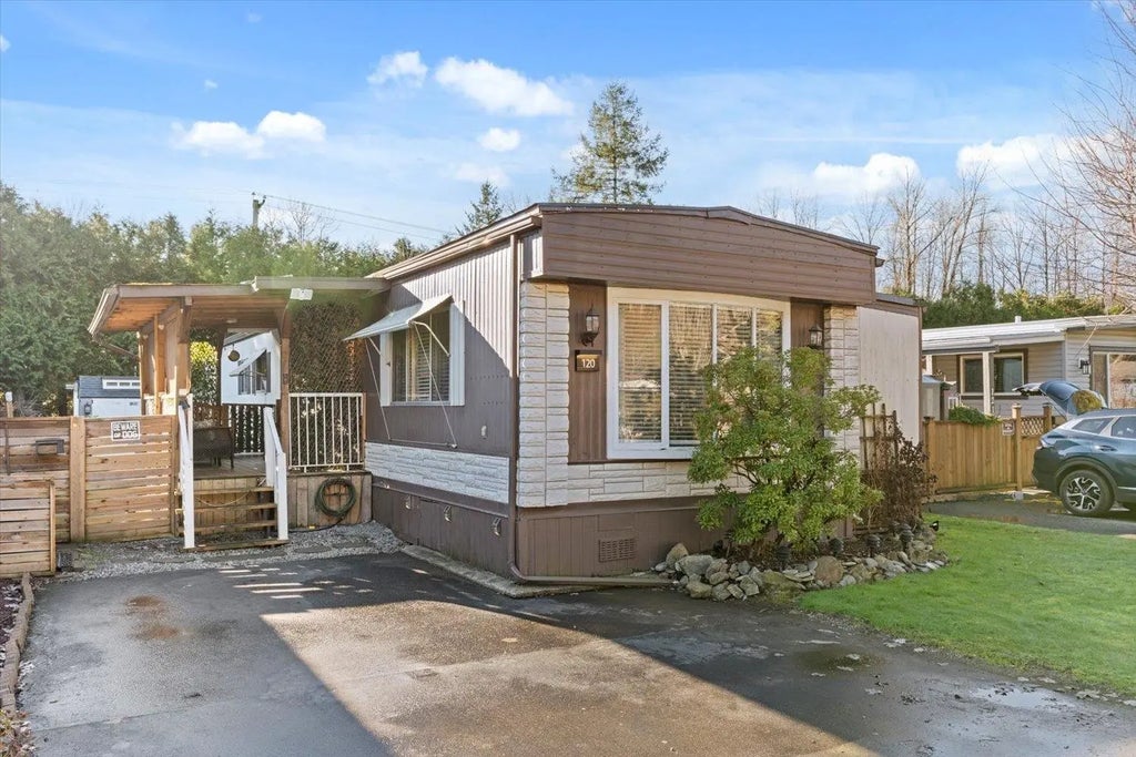 46511 Chilliwack Lake Road 120, Chilliwack