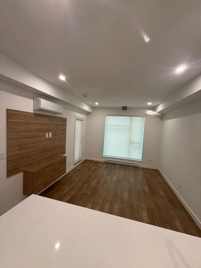 14398 60 Ave Street 213, Surrey