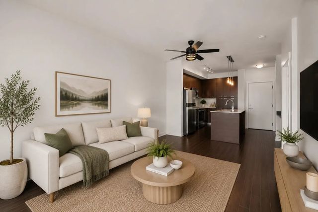 18818 68 Avenue 306, Surrey