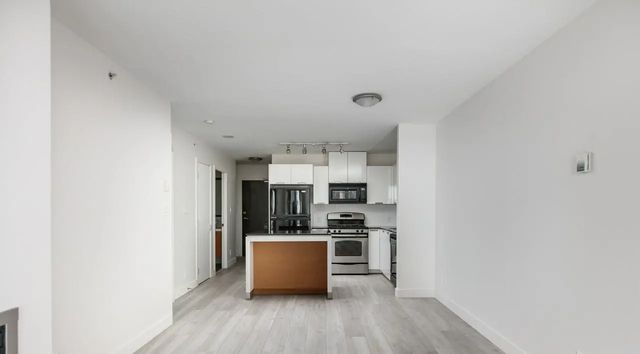 151 W 2nd Street 602, North Vancouver