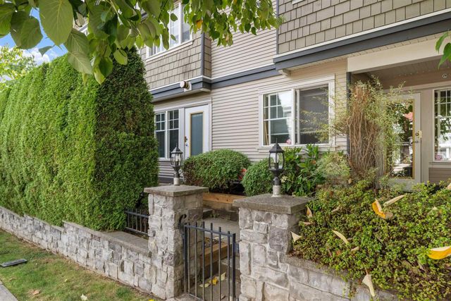 230 Tenth Street 12, New Westminster