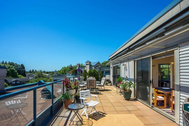 4753 W River Road 309, Ladner