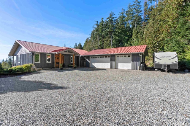 2440 Sunshine Coast Highway, Roberts Creek