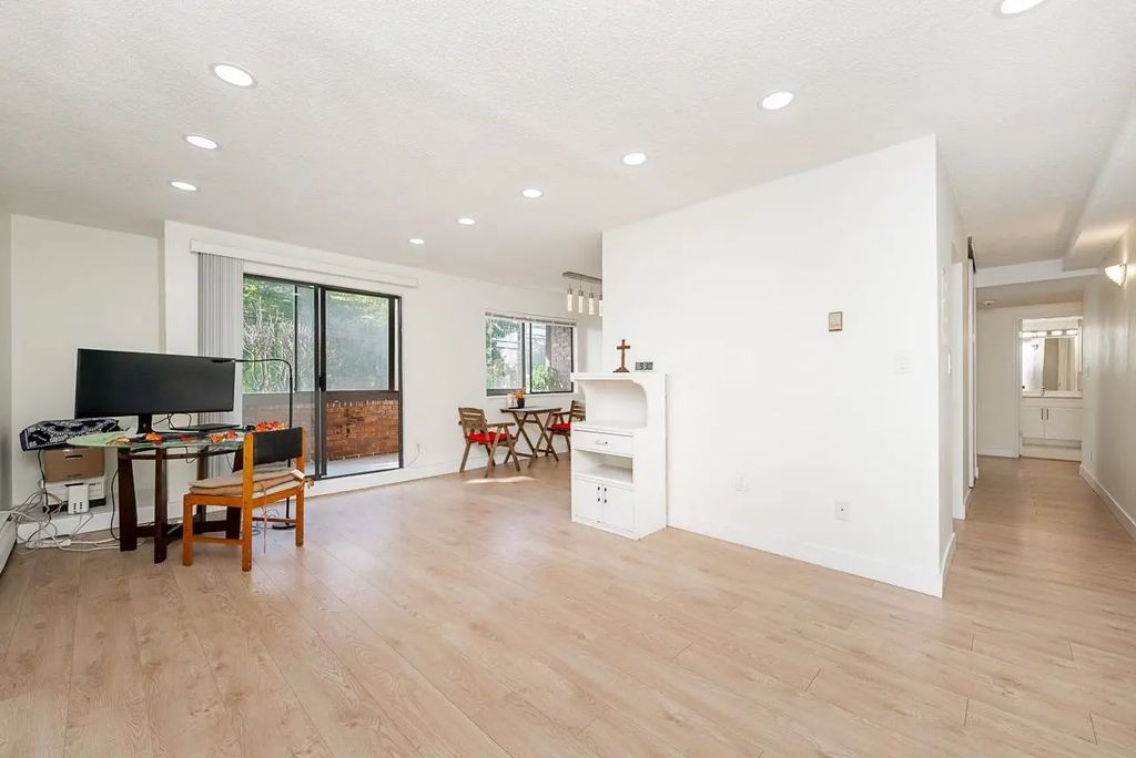 1444 Martin Street 108, White Rock