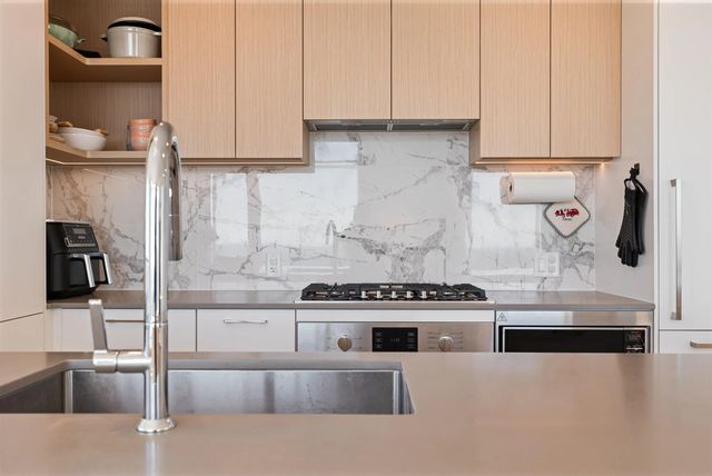 6468 Willingdon Avenue 3201, Burnaby