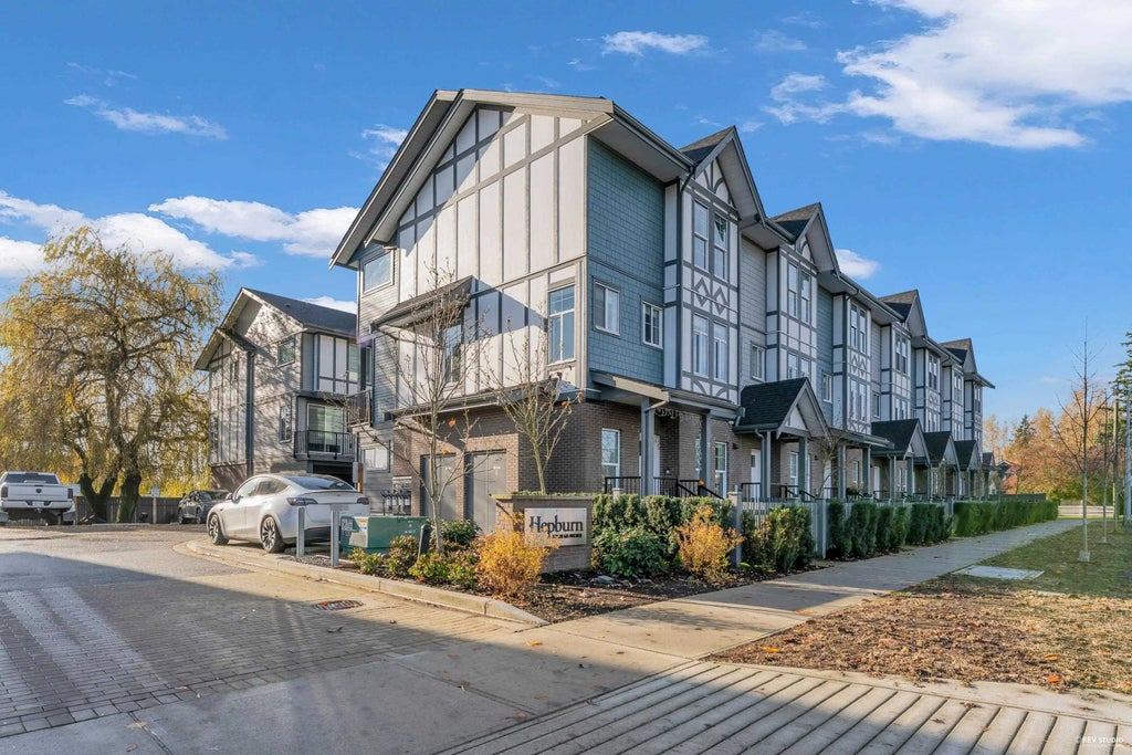 17528 60 Avenue 25, Surrey