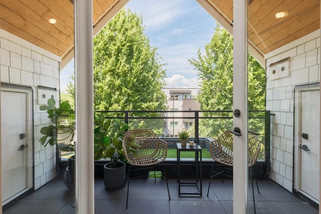 2066 E 1st Avenue, Vancouver
