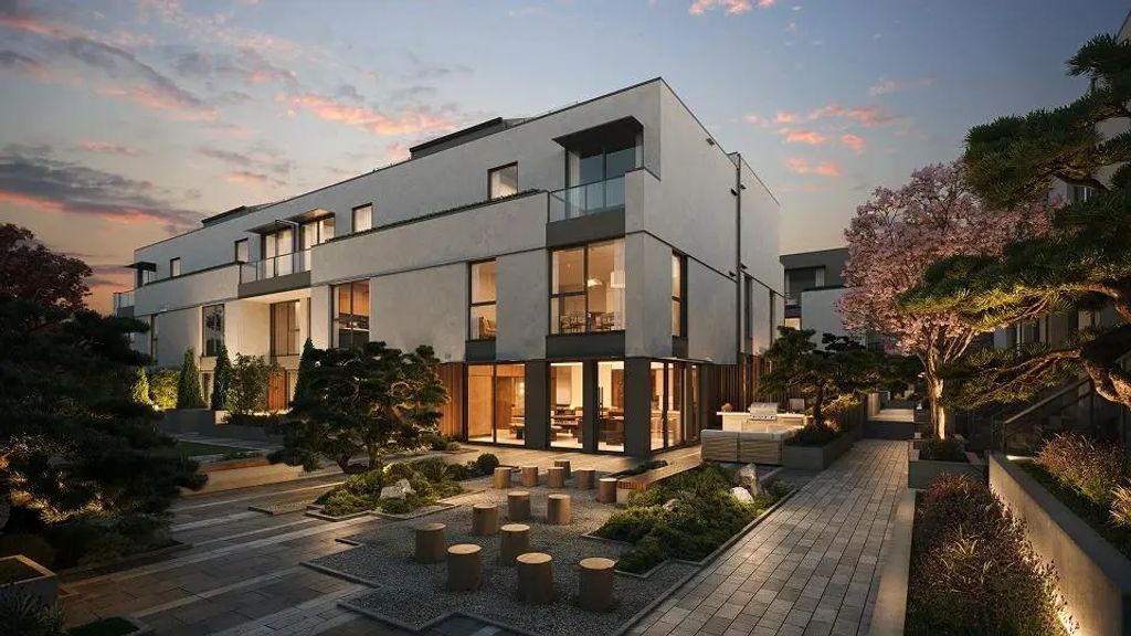 636 Thompson Avenue 207, Coquitlam