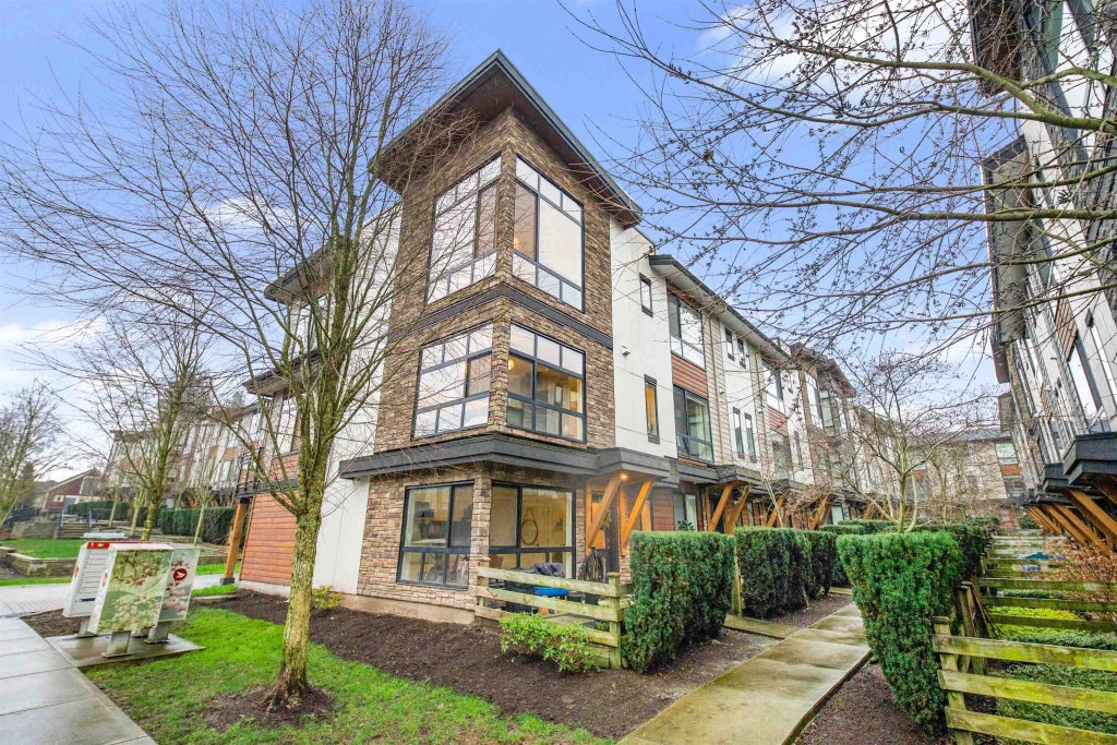 16488 64 Avenue 215, Surrey