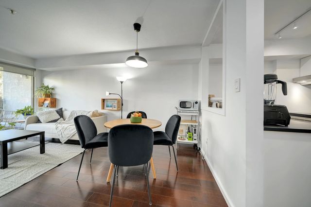 1099 E Broadway 210, Vancouver