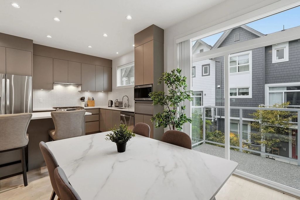 23785 Dewdney Trunk Road 23, Maple Ridge