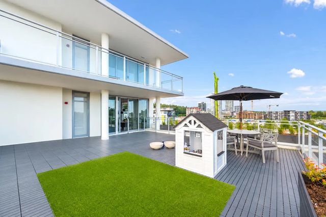 3198 Riverwalk Avenue 605, Vancouver