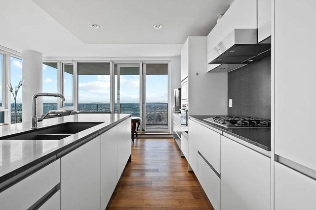 8555 Granville Street 1708, Vancouver