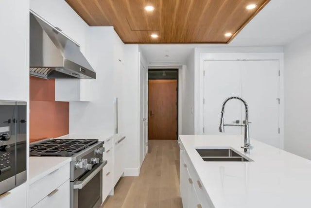 6699 Nelson Avenue 603, West Vancouver