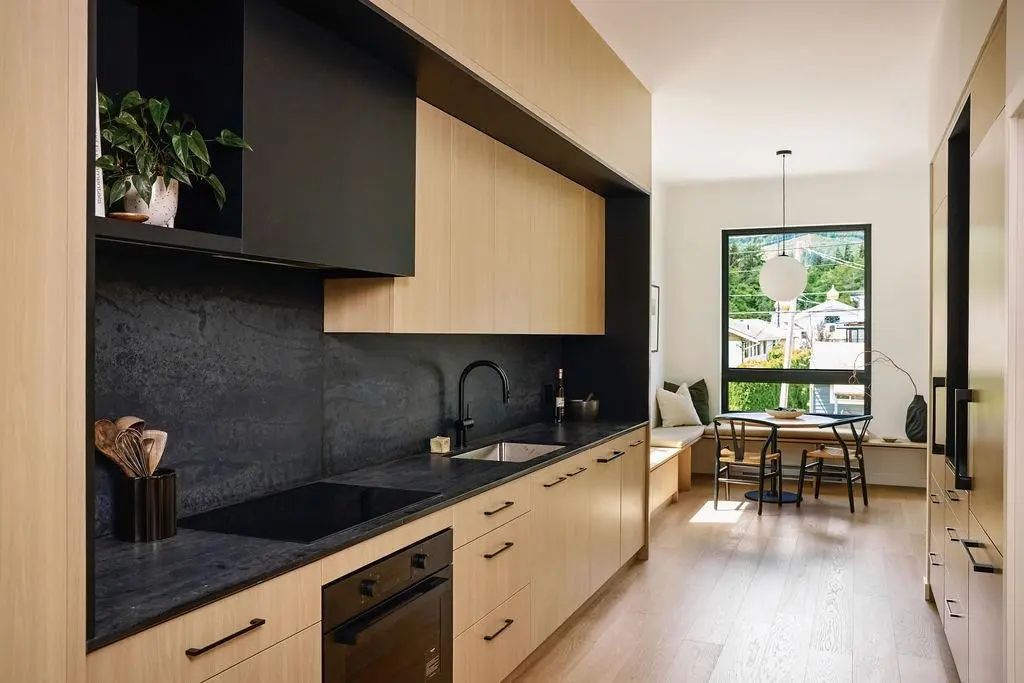 37940 Fourth Avenue 3, Squamish