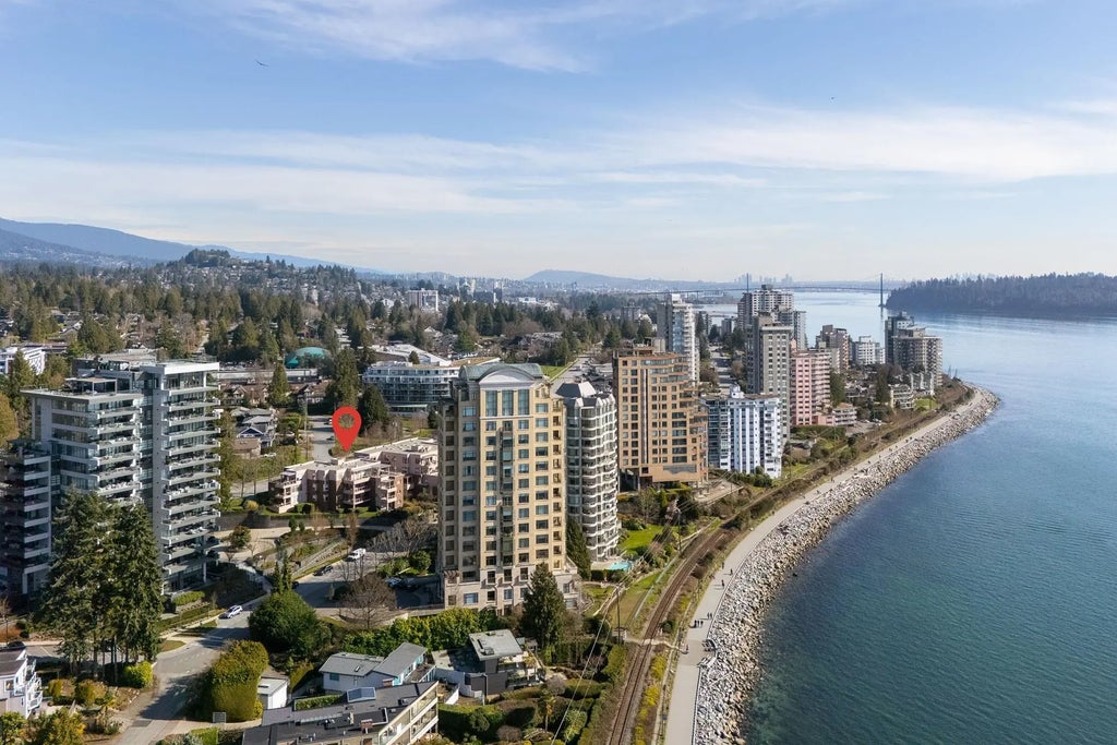2271 Bellevue Avenue 308, West Vancouver