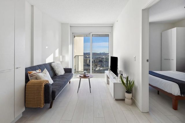 180 E 2nd Avenue 611, Vancouver