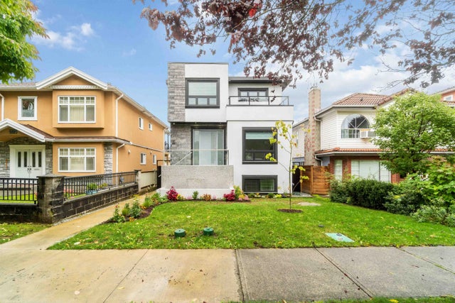 2577 Parker Street 2575 &, Vancouver