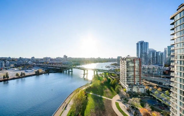 8 Smithe Mews 2005, Vancouver