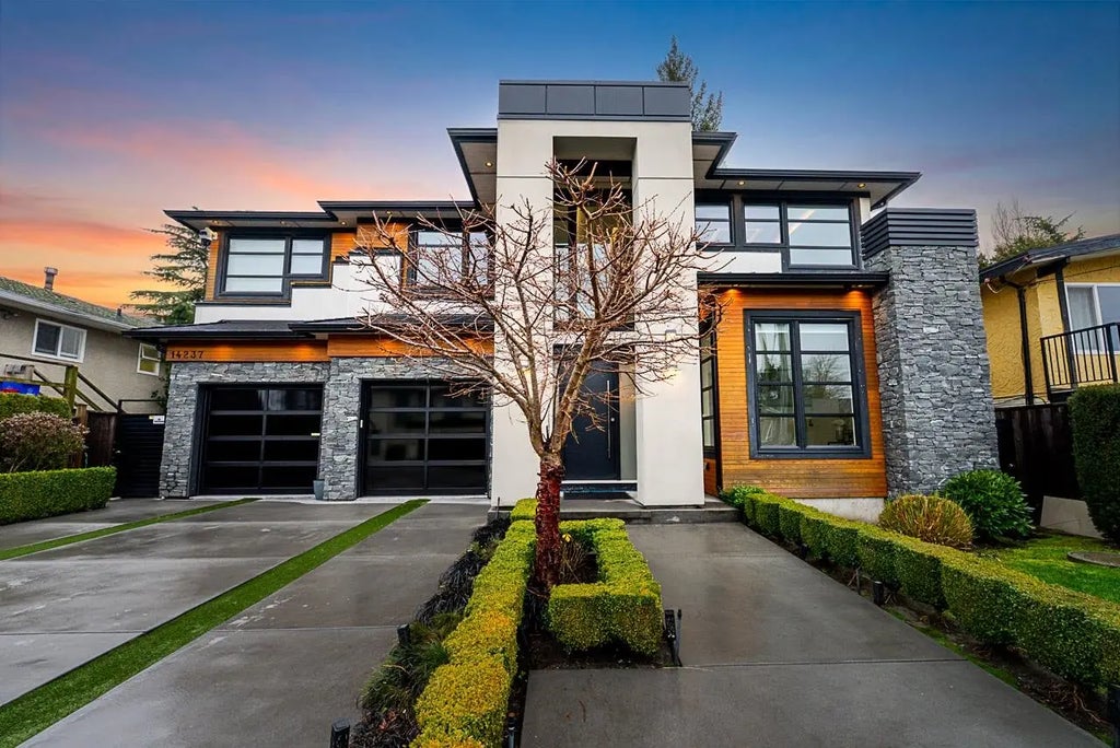 14237 Vine Avenue, White Rock