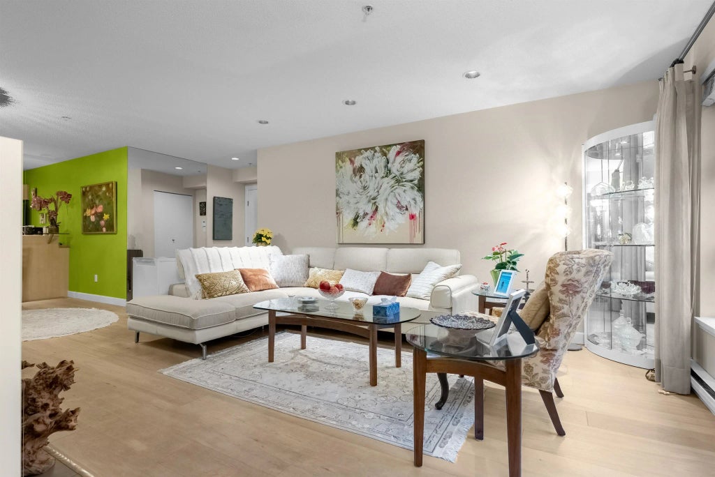 3750 Edgemont Boulevard 104, North Vancouver