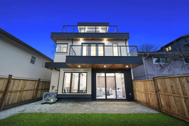 1967 E 13th Avenue 2, Vancouver