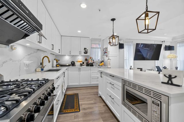 451 W 63rd Avenue, Vancouver